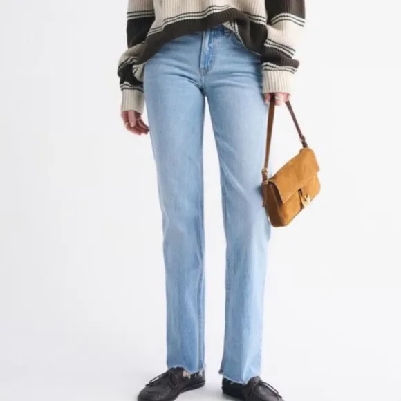 Abercrombie & Fitch Denim - Abercrombie & Fitch Mid Rise 90s Straight Jeans Medium Wash - Size 23 Short